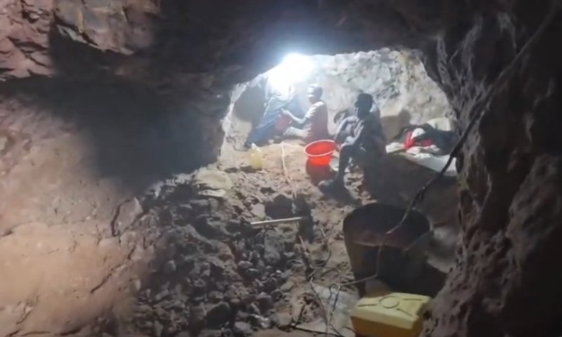 תיעוד מסוכן: כרמלי נכנס למכרות הזהב  - "האויר חנוק וריח בנזין באויר"