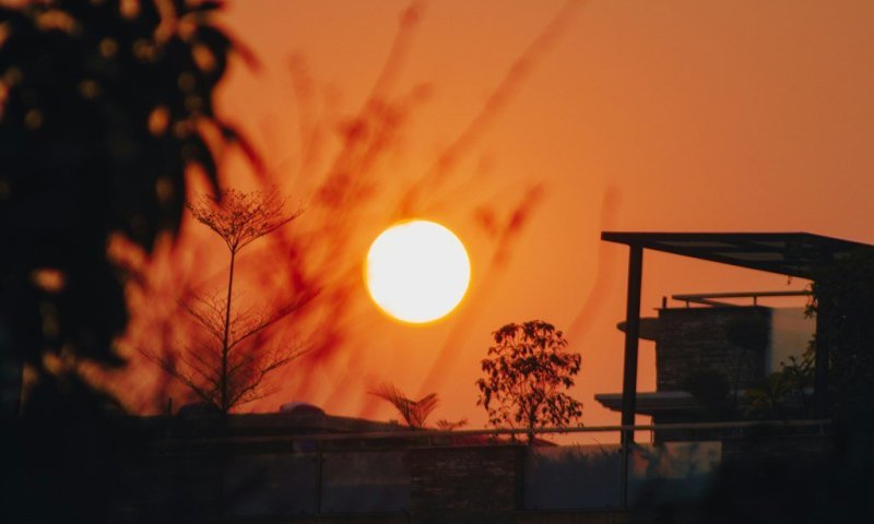 משרב לשיטפונות: סוף שבוע הפכפך עם אובך, רוחות עזות וסופות רעמים