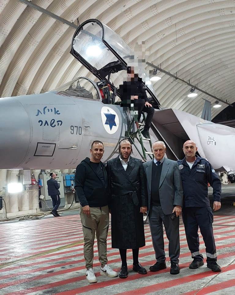 באדיבות המצלם