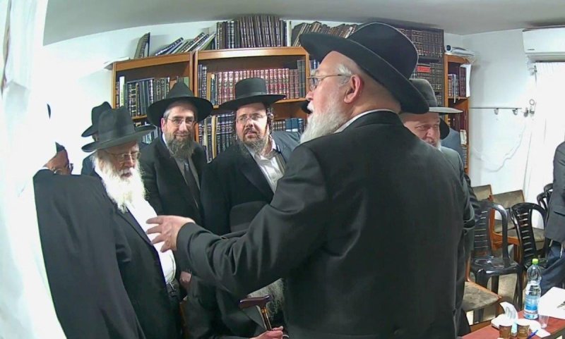 באדיבות המצלם