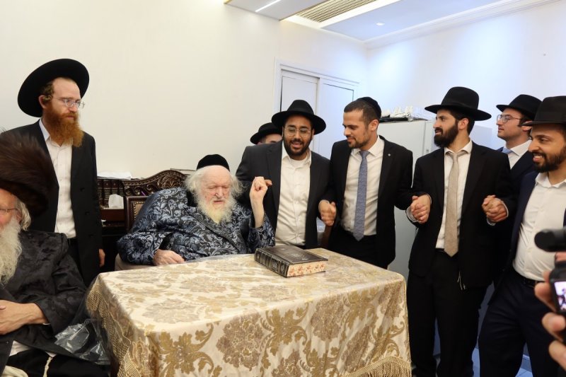 באדיבות המצלם