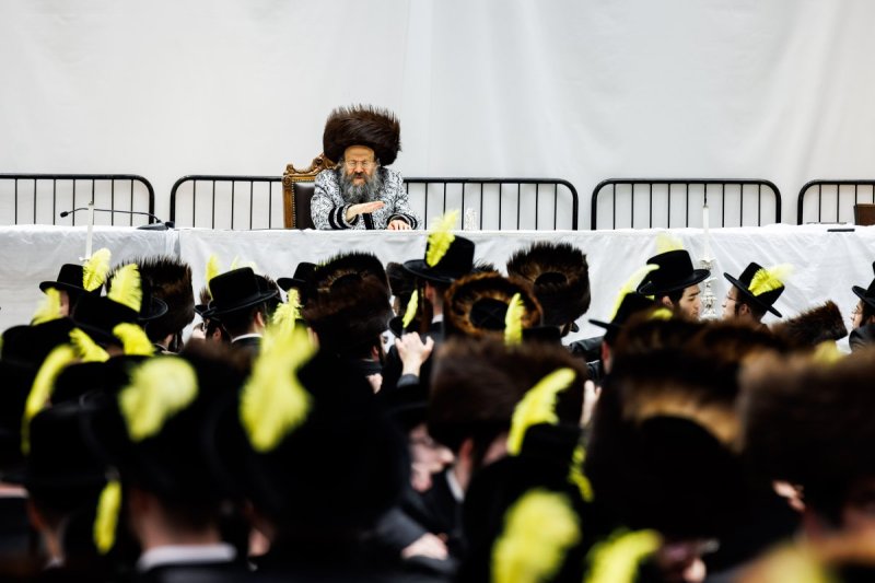 האחים לאנטשעווסקי, אברומי בלום, ואייזיק י.