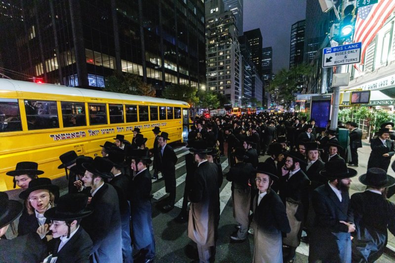 האחים לאנטשעווסקי, אברומי בלום, ד. ה. כרם, אייזיק. י, Clear shot