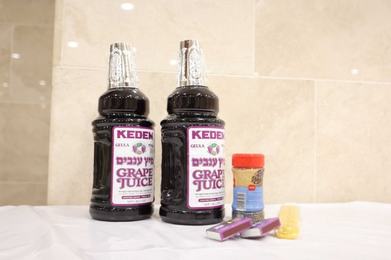 משה גולדשטיין, א. איזנבאך וארי קופרשטוק.