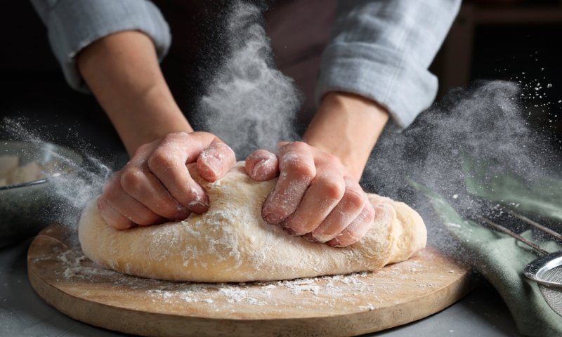 בצק נדיר להכנת פוקאצ'ות ועוגות שמרים