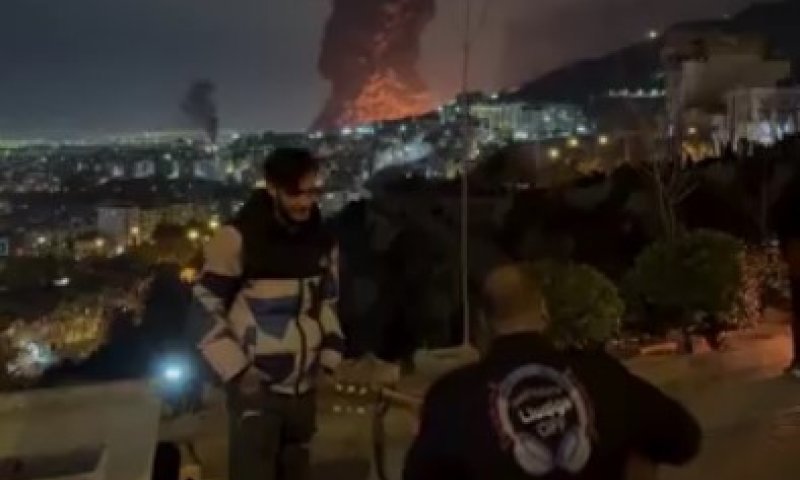 האיראנים בשירה וניגונים על רקע התקיפות