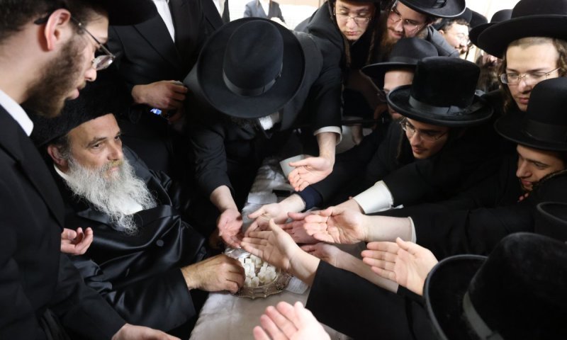 'נהירין' בז' אדר במירון: סיום הזוהר בראשות הרבי מאשלג שחילק סוכר