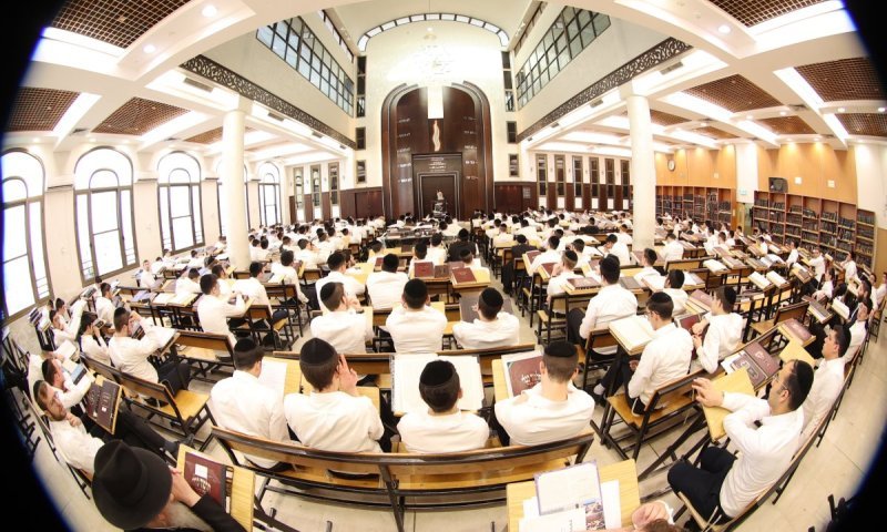 הכנה לקבלת התורה: הגר"ח פיינשטיין במשא חיזוק בישיבת 'אור אלחנן'