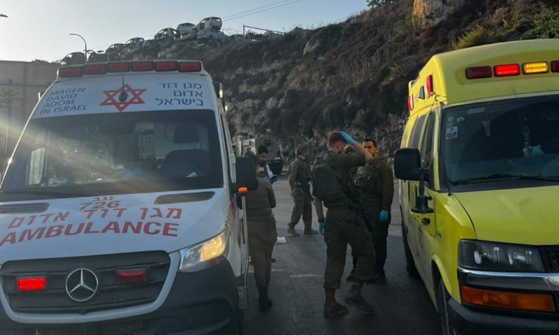 הפיגוע בדרום הר חברון: כוחות ההצלה מעניקים טיפול ל-5 נפגעים, 2 באורח אנוש | תיעוד