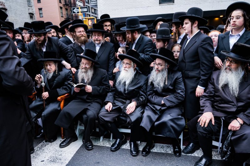 האחים לאנטשעווסקי, אברומי בלום, ד. ה. כרם, אייזיק. י, Clear shot