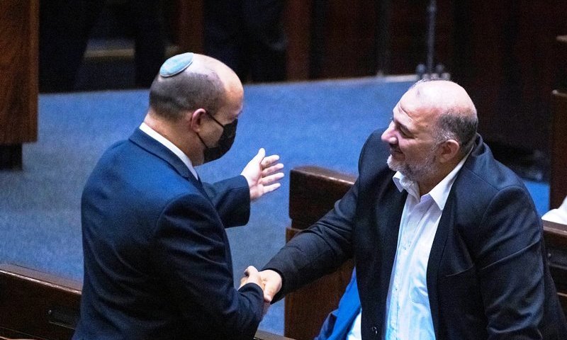 האיום של עבאס על בנט: תצהיר שנהיה בממשלה - או שאקים בלוק