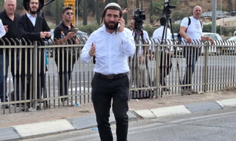 "שלא תעז לבוא": ראש העיר הערבי איים על סוכות, עוזרו הורחק מהמשכן