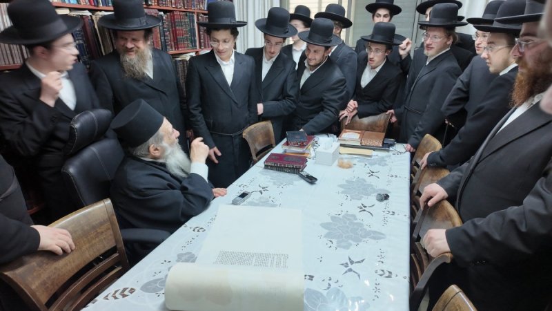 באדיבות המצלם