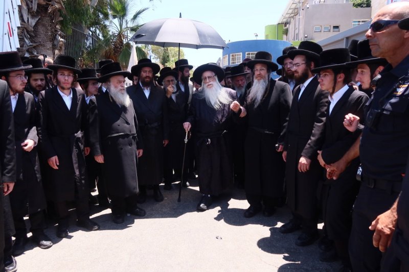 באדיבות המצלם