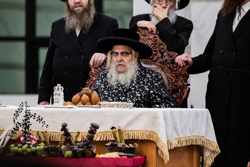 בחצרות סאטמר