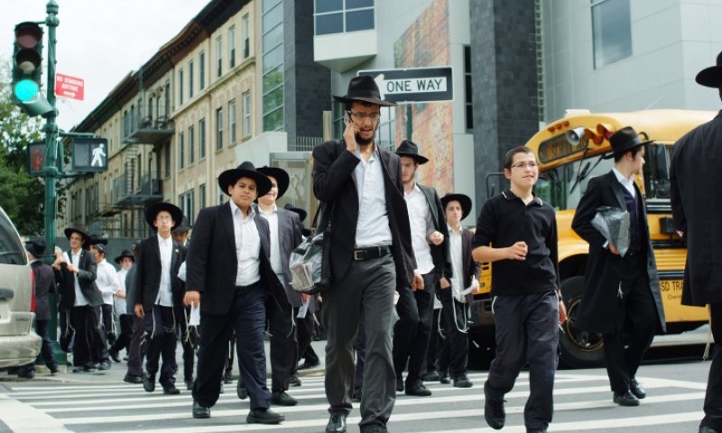 מושלת ניו יורק מצטרפת ליוזמה למימון ישיבות בסיוע הכנסיה הקתולית