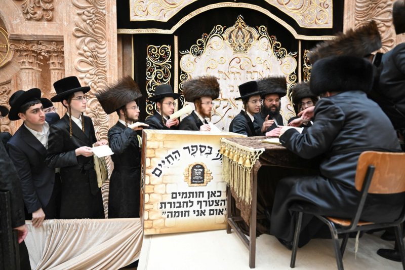 משה גולדשטיין, א. איזנבאך וארי קופרשטוק.