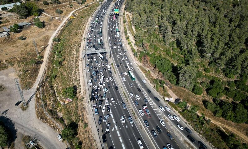 "מחאת הרכבים" שיתקה את המדינה: גדולי ישראל זעקו ברמקולים לתוך הכלא