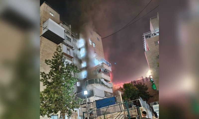 שריפה בדירה במודיעין עילית: שני לכודים חולצו מהבניין