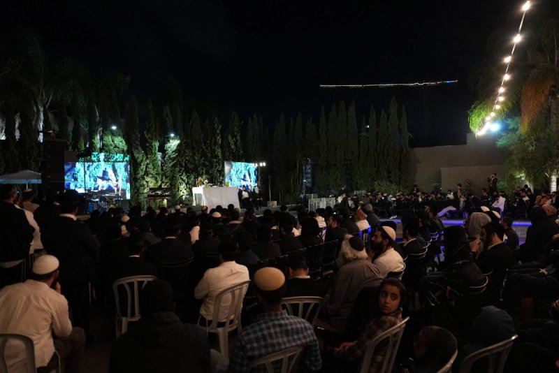 באדיבות המצלם