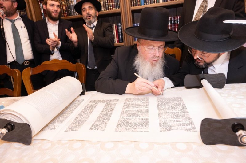 באדיבות המצלם