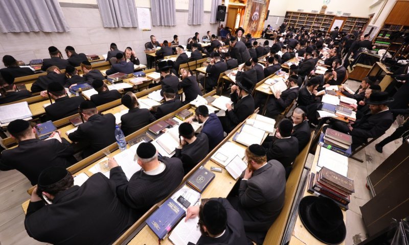 עשר שעות ברציפות: סדר לימוד בנדבורנה ירושלים כהכנה לחג הפסח