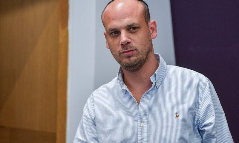 "מי הפעיל אותך וכתב לך ציוצים?": העקיצה של פלדשטיין לגוטליב