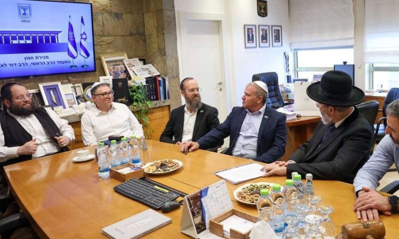 מנכ"ל הכנסת מינה את הרב הראשי לשעבר לשליח המכירה