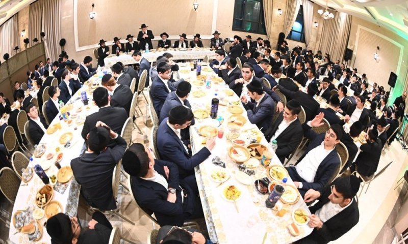 בהשתתפות גדולי ישראל: מסיבת חנוכה בישיבת 'תורה ודעת'