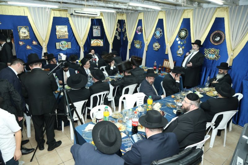 באדיבות המצלם