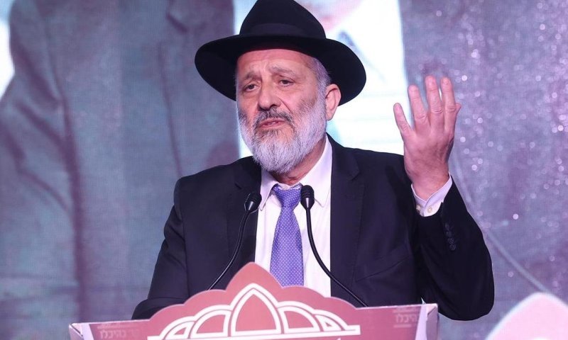 אריה דרעי בשיחת חיזוק: "האייפון הטמא זה כמו התמכרות של סמים"