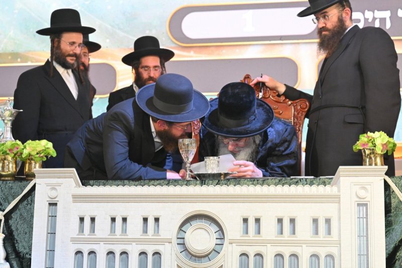 באדיבות המצלם