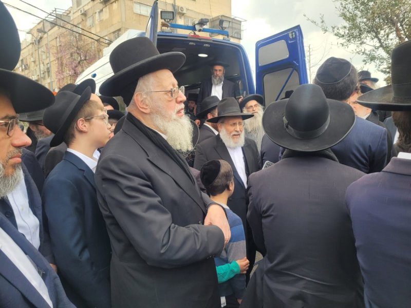 באדיבות המצלם