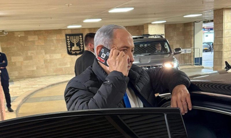 התמונה החריגה של נתניהו - שהסעירה את העולם הערבי