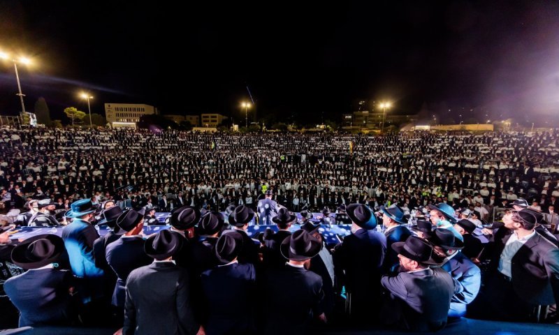 קידשו שם שמיים: רבבת בני ישיבות במעמד מרגש "תלמודו בידו" של איחוד בני הישיבות בבית שמש
