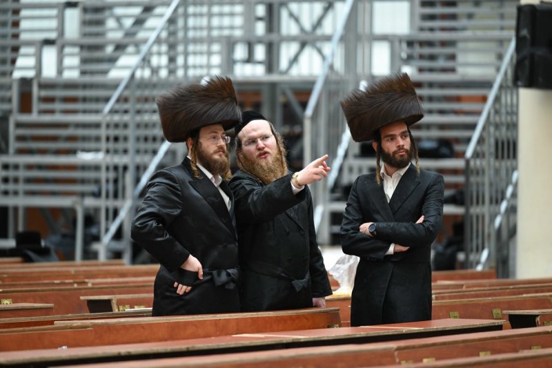 משה גולדשטיין, א. איזנבאך וארי קופרשטוק.