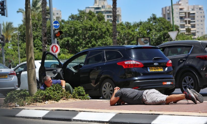 מדוע שכיבה על הקרקע בעת אזעקה בשטח פתוח היא קריטית?