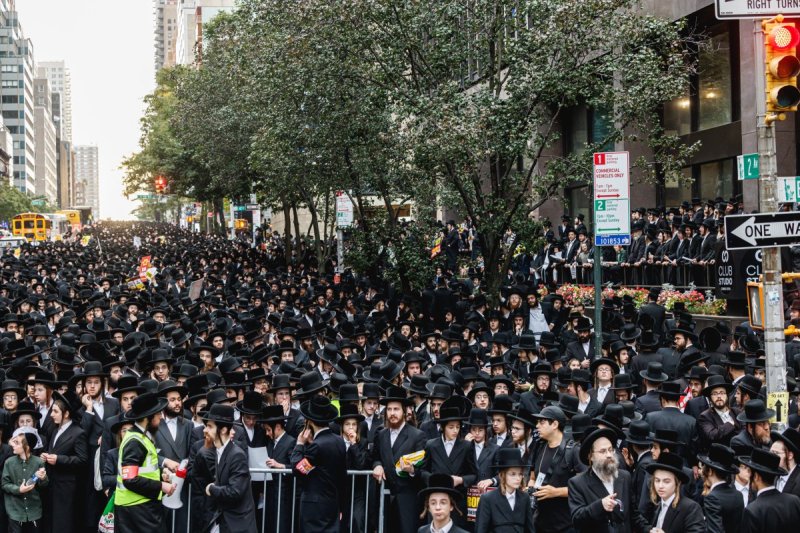 האחים לאנטשעווסקי, אברומי בלום, ד. ה. כרם, אייזיק. י, Clear shot