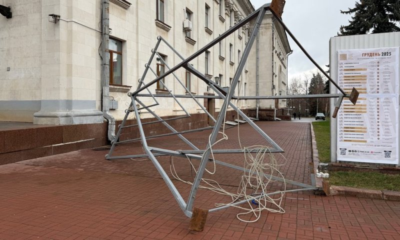 חנוכיית ענק הופלה בצפון אוקראינה, כתובת אנטישמית הושארה בזירה