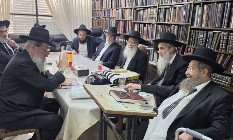 לקראת שחיטת חו"ל המהודרת: רבני בד"ץ נוה ציון בישיבת היערכות מיוחדת