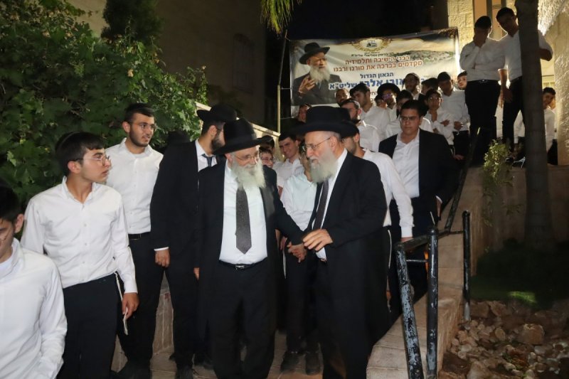 באדיבות המצלם