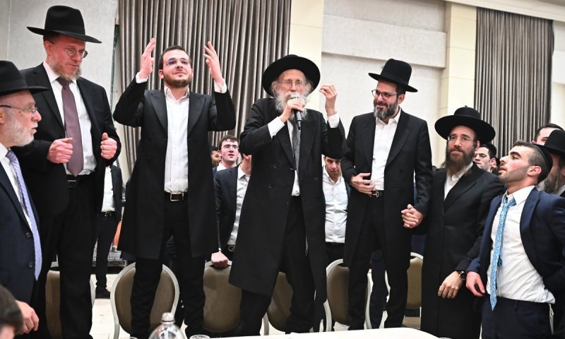 שמחת בית 'ארחות יושר' הרב אריה קנייבסקי חיתן את בנו | צפו בגלריה