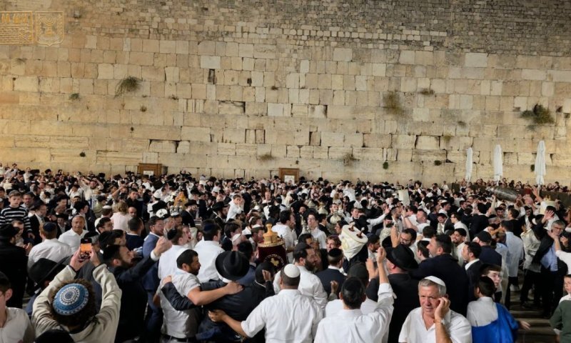 רבבת משתתפים בהקפות שניות בסימן הודיה על הניסים והחסדים