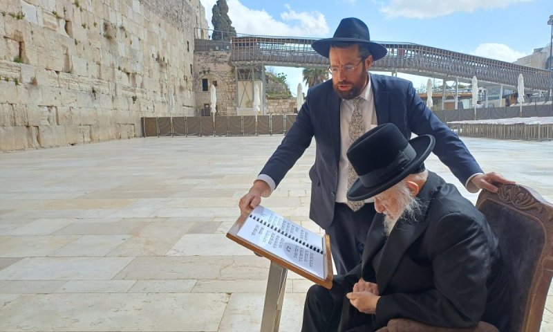 מול הכותל הריק: כך שוכנע ראש הישיבה לחרוג מן הציבור
