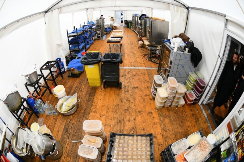 ארי קופרשטוק - פולין