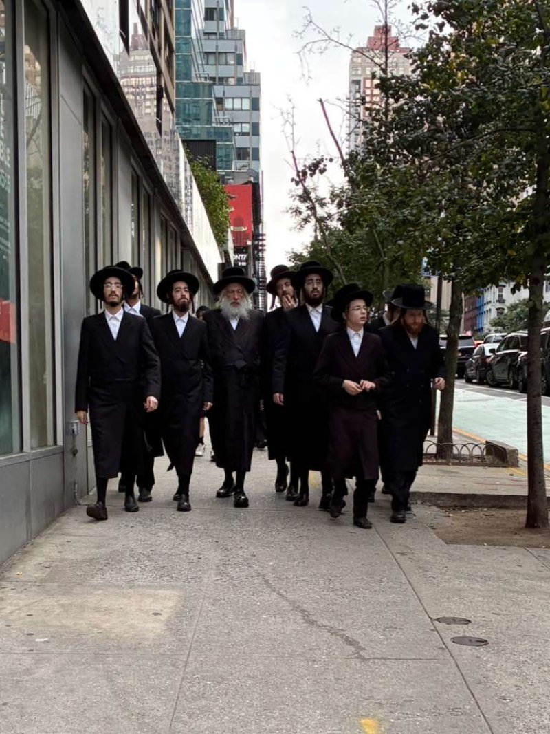 האחים לאנטשעווסקי, אברומי בלום, ד. ה. כרם, אייזיק. י, Clear shot