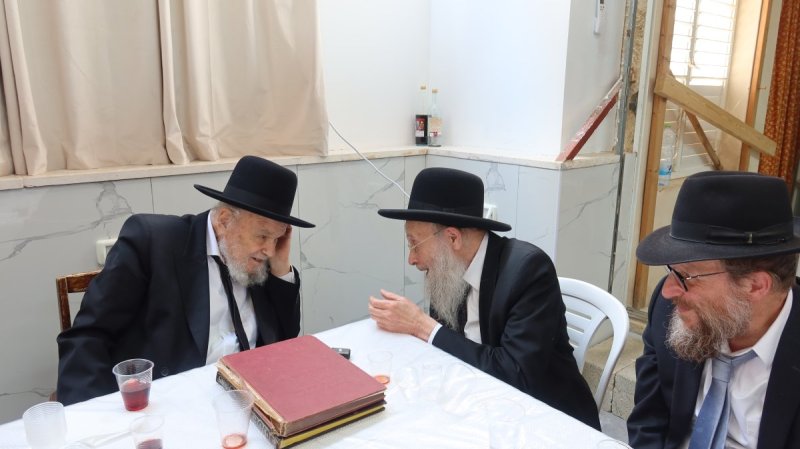 באדיבות המצלם