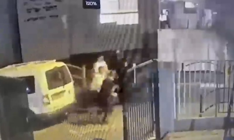 בני ברק: נער שוליים הכה אברך בראשו באמצעות אבן