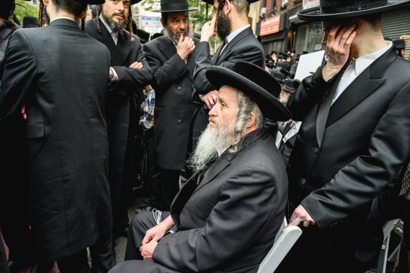 האחים לאנטשעווסקי, אברומי בלום, ד. ה. כרם, אייזיק. י, Clear shot