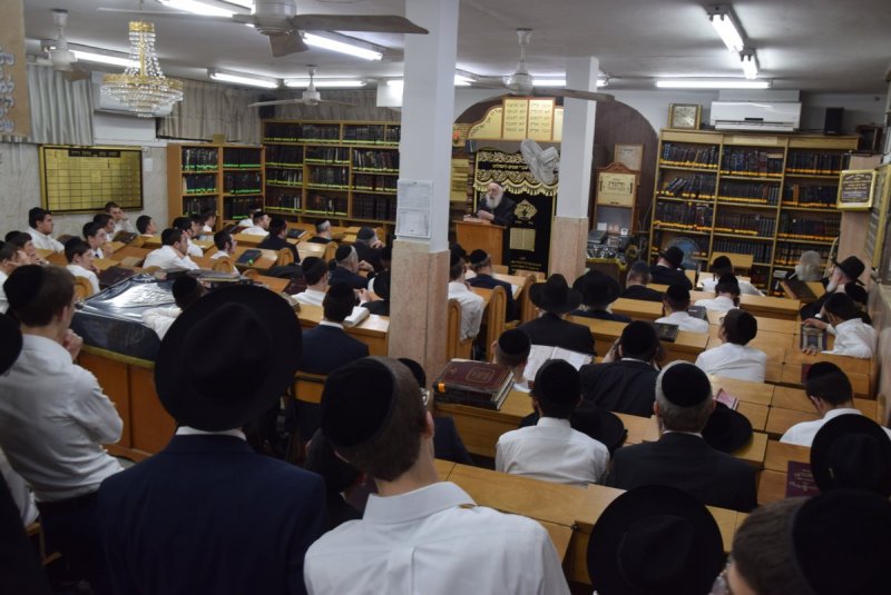 באדיבות המצלם